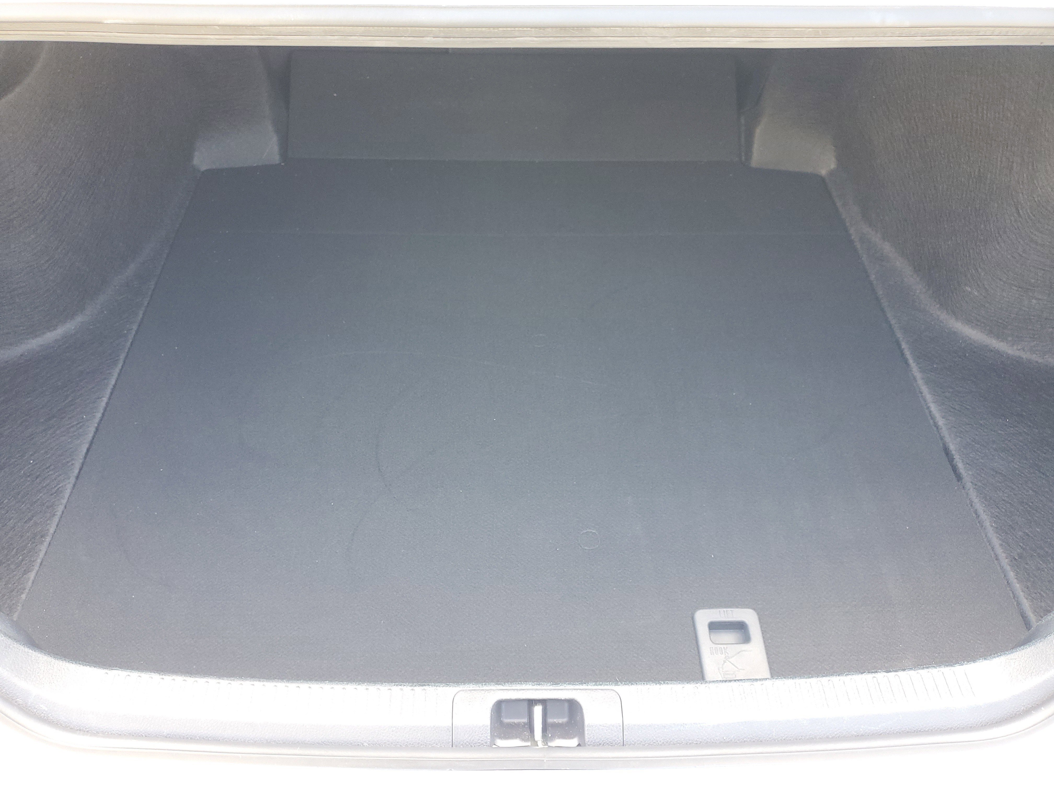 Used 2023 Toyota Camry SE w/ Cold Weather Package image 9