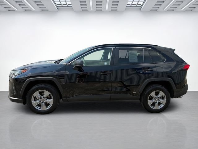 Used 2022 Toyota RAV4 LE AWD/4WD image 7