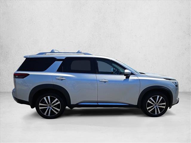 Used 2023 Nissan Pathfinder Platinum w/ Black Appearance Package FWD image 4