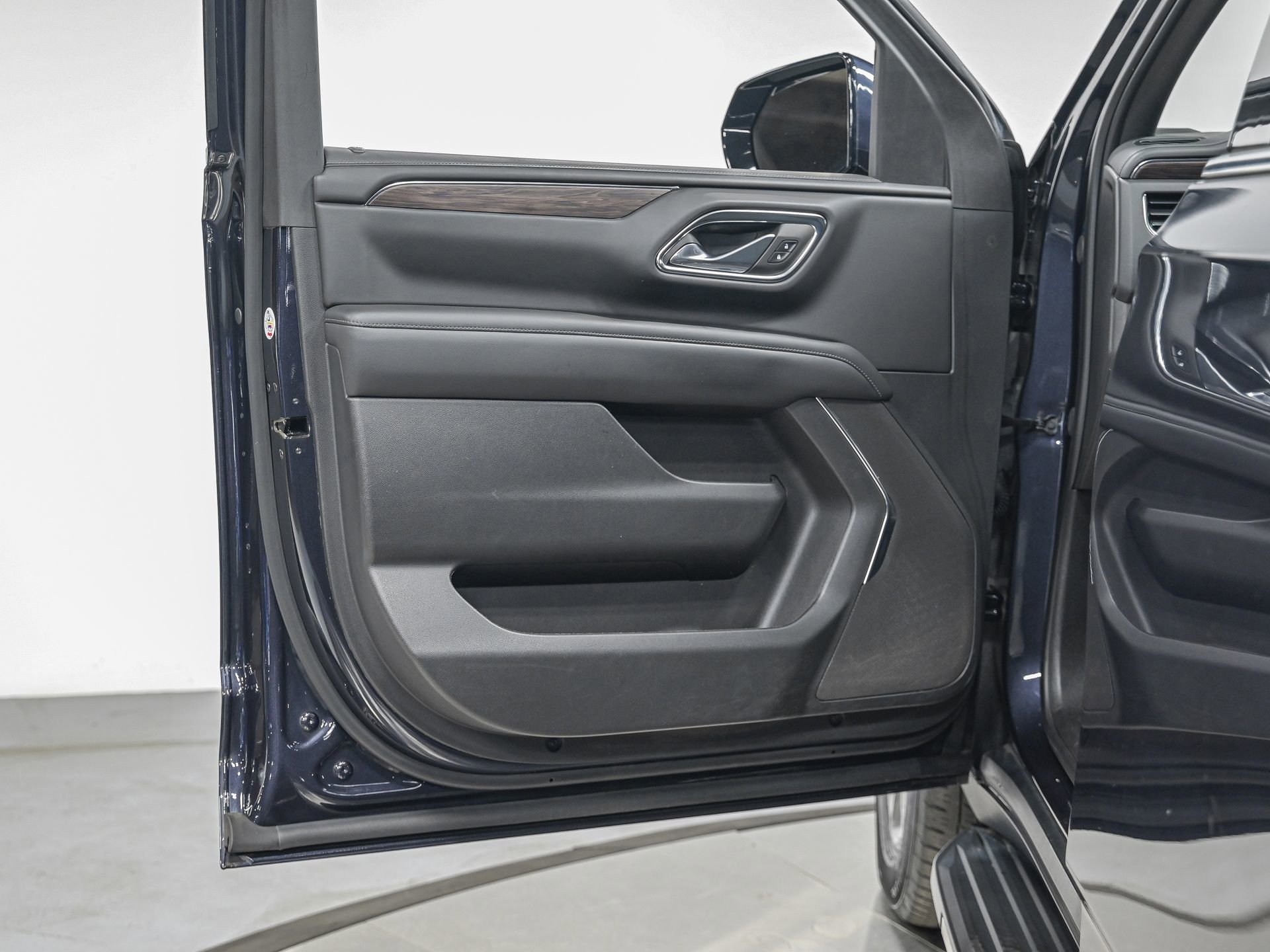 Used 2023 Chevrolet Suburban LS image 12