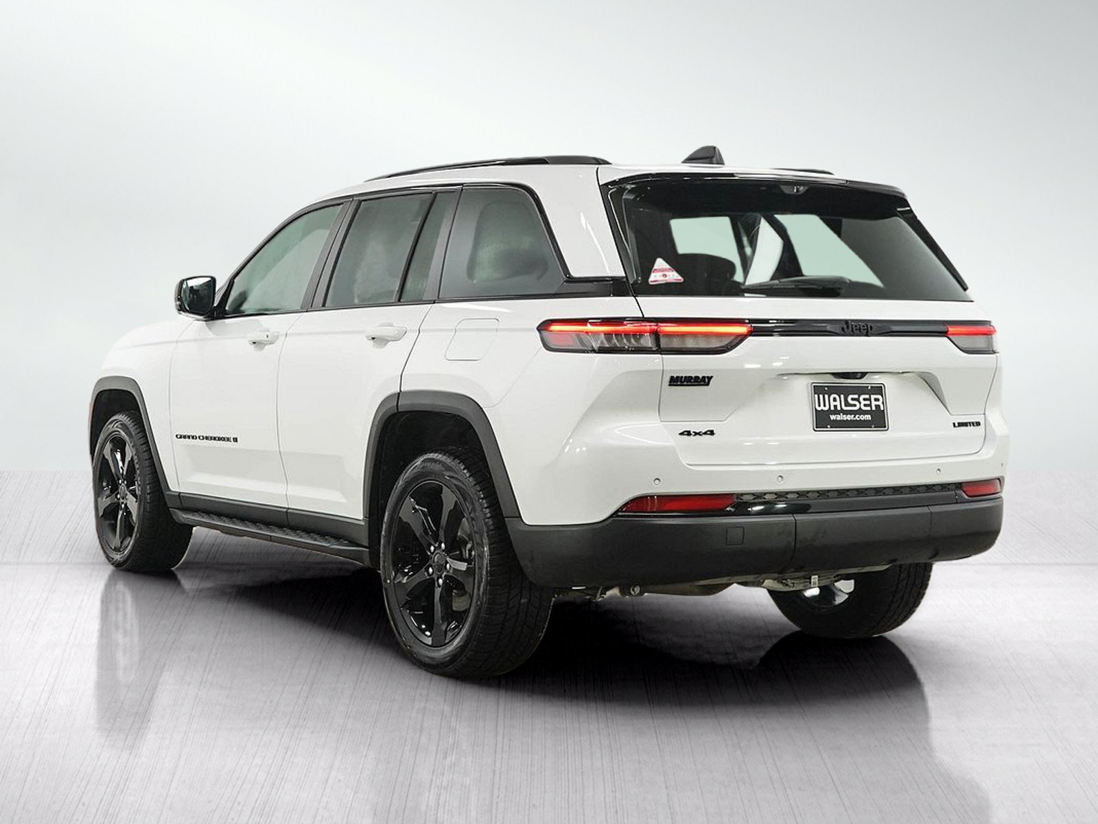 Used 2024 Jeep Grand Cherokee Limited w/ Luxury Tech Group II AWD/4WD image 4