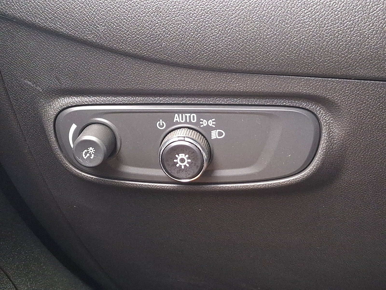 Used 2024 Chevrolet Equinox LT FWD image 23