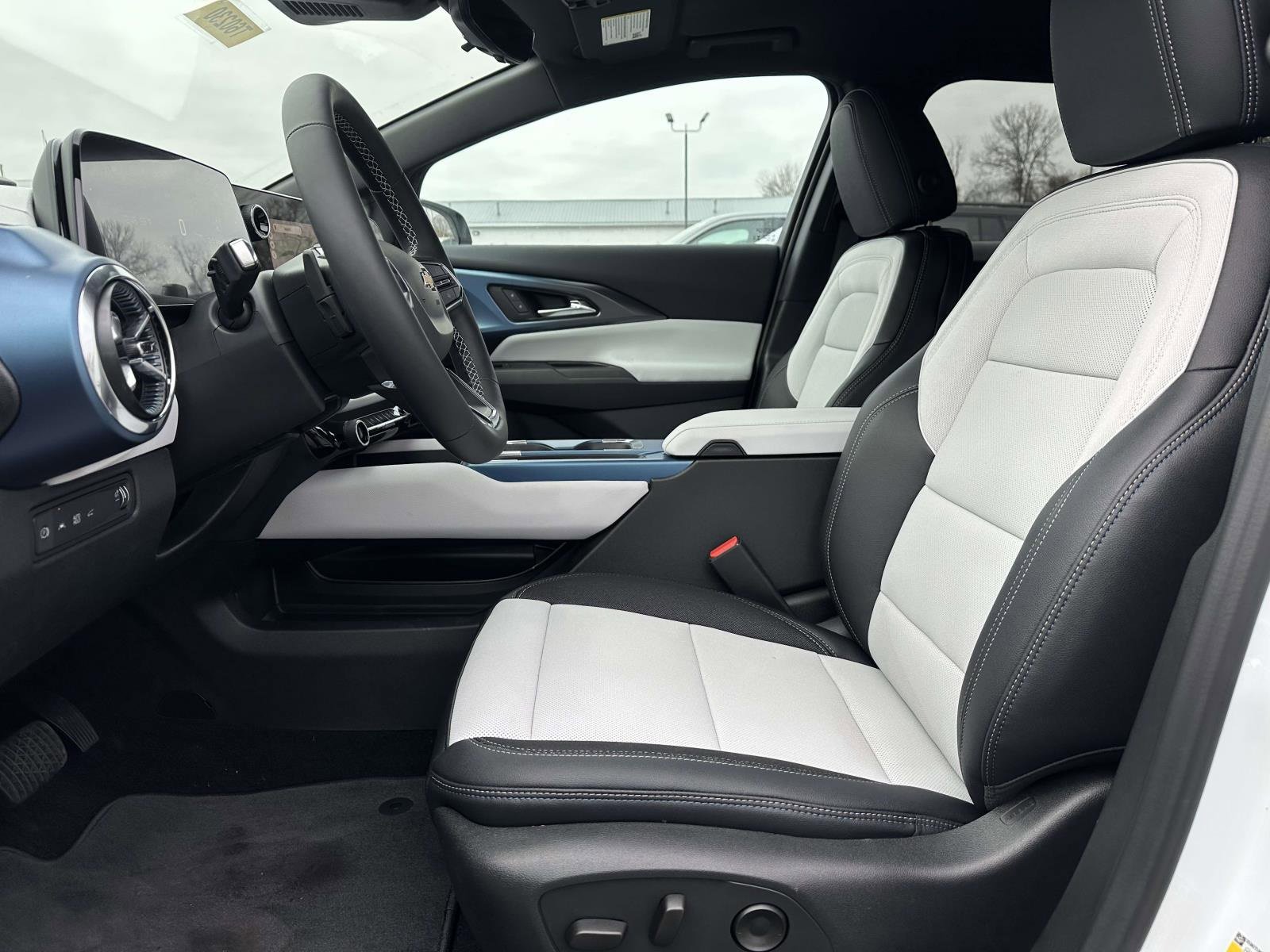 New 2026 Chevrolet Equinox EV LT image 21