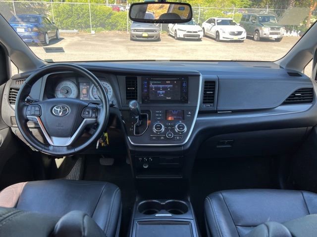 Used 2015 Toyota Sienna SE FWD image 9