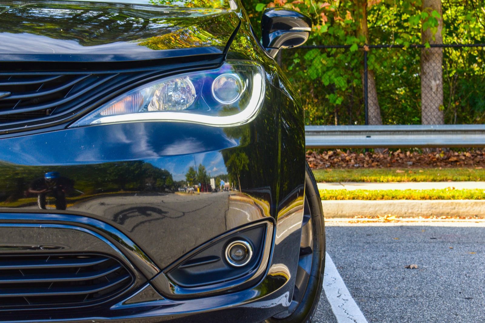 Used 2019 Chrysler Pacifica Limited w/ S Appearance Package image 4