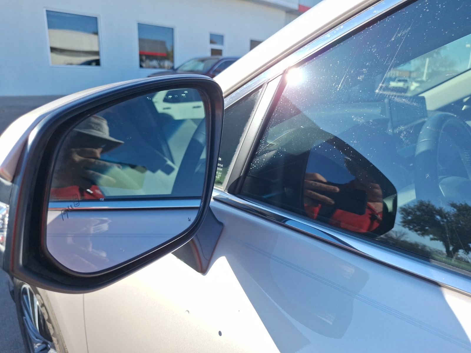 Used 2023 Toyota Venza LE image 13