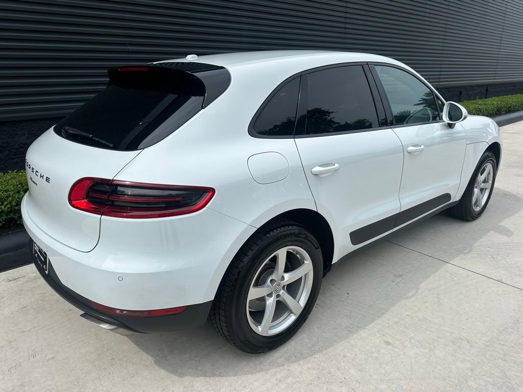Certified 2017 Porsche Macan AWD/4WD image 9