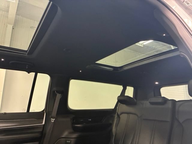 Used 2023 Jeep Wagoneer L Series III w/ Premium Group I AWD/4WD image 16