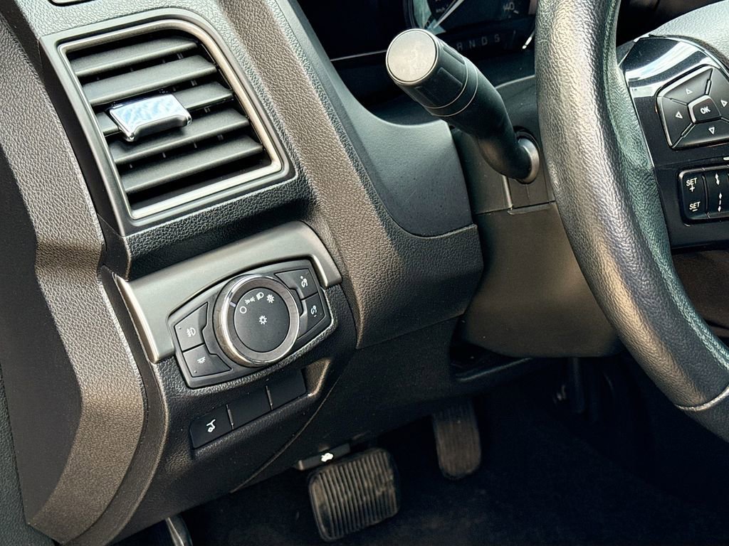 Used 2018 Ford Explorer XLT w/ Equipment Group 202A image 10