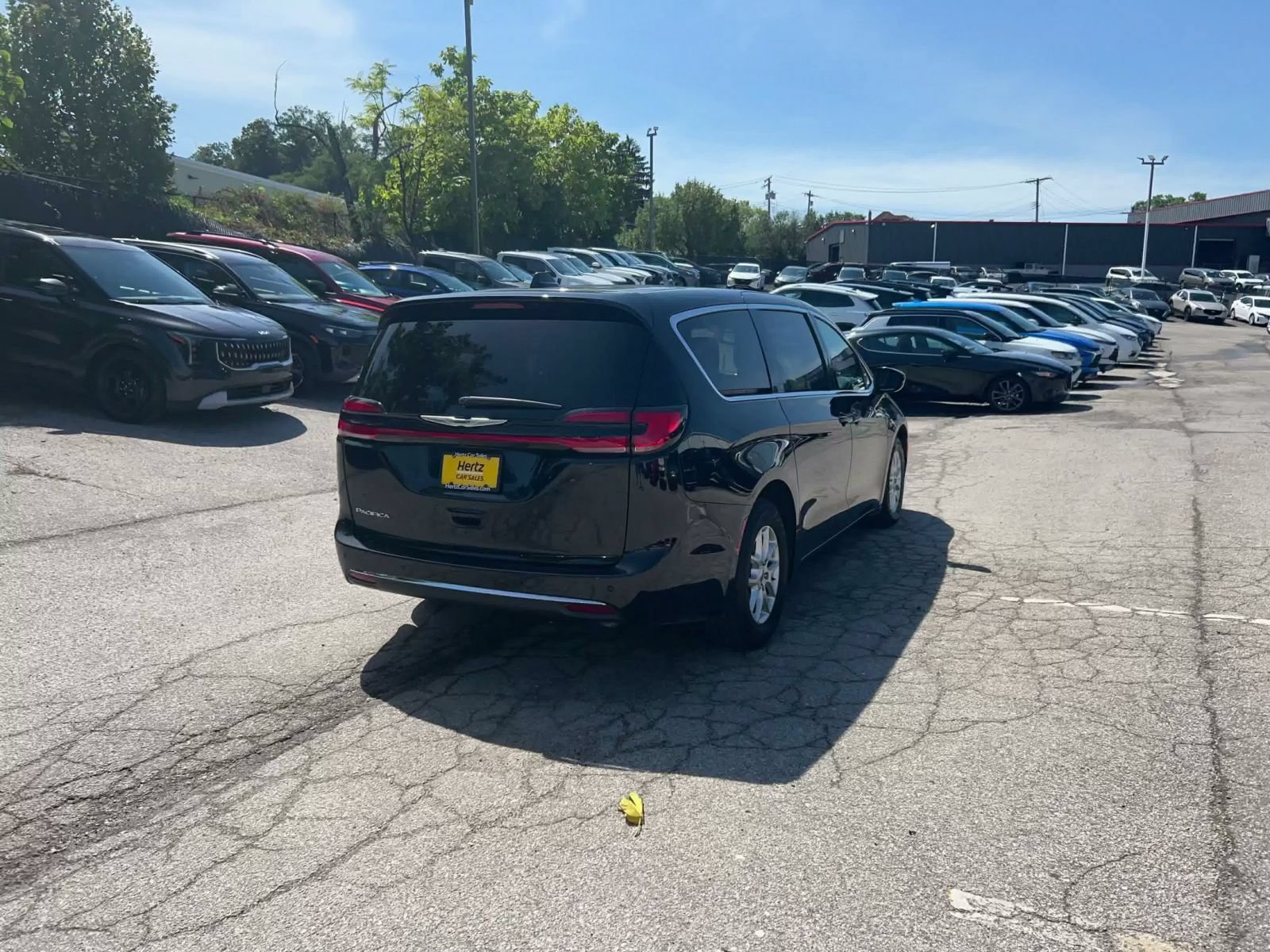Used 2025 Chrysler Pacifica Select FWD image 13