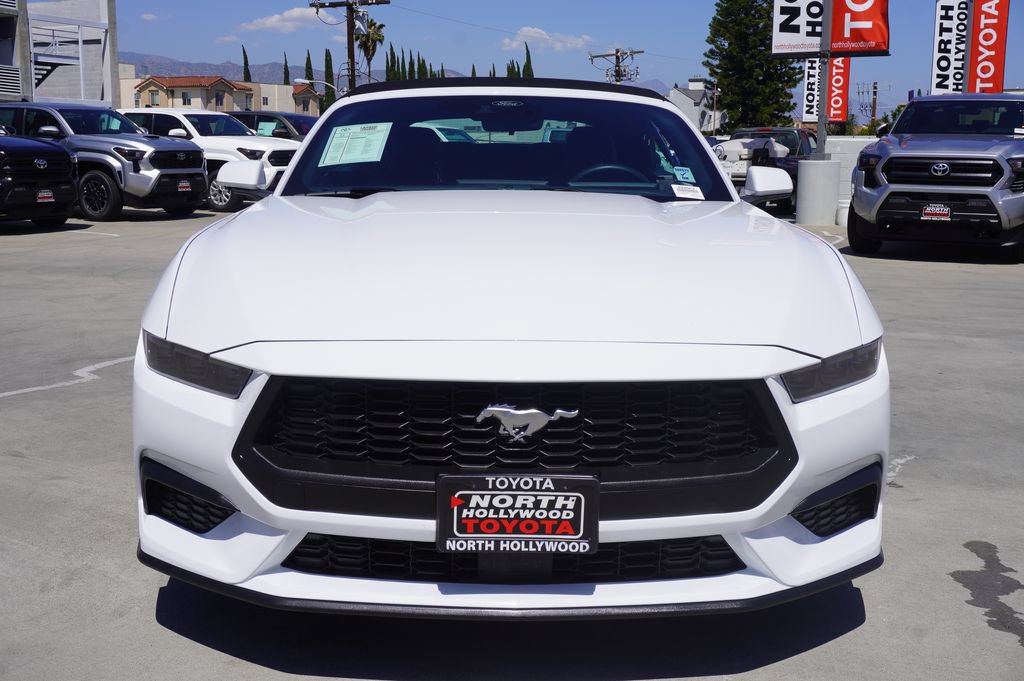 Used 2025 Ford Mustang Convertible RWD image 3