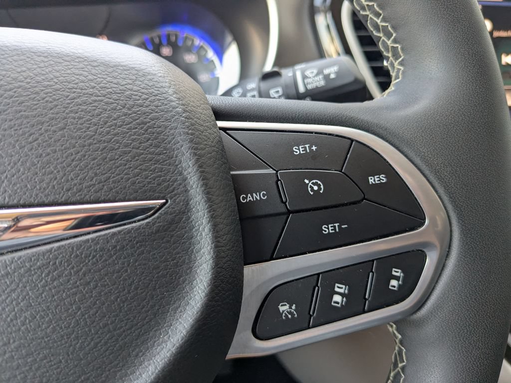 Used 2024 Chrysler Pacifica Touring-L FWD image 20
