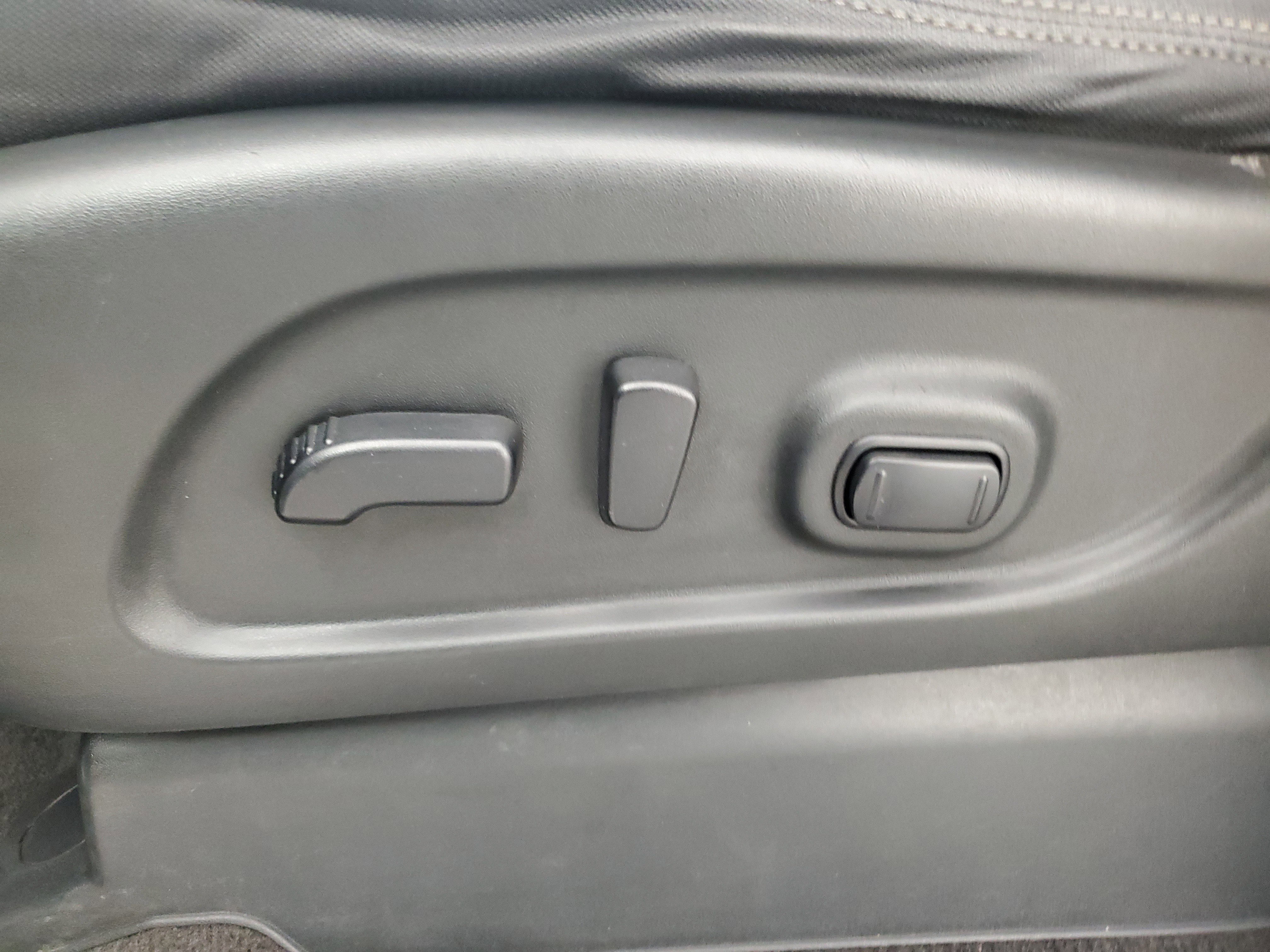 Used 2021 Nissan Titan SV w/ SV Convenience Package image 26