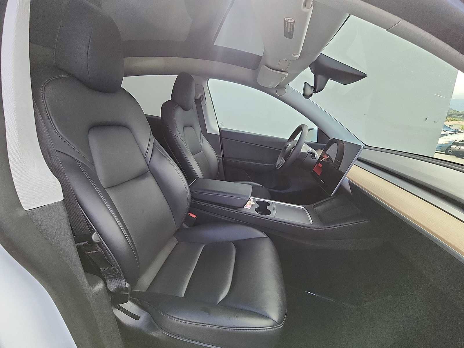 Used 2021 Tesla Model Y Standard Range image 26