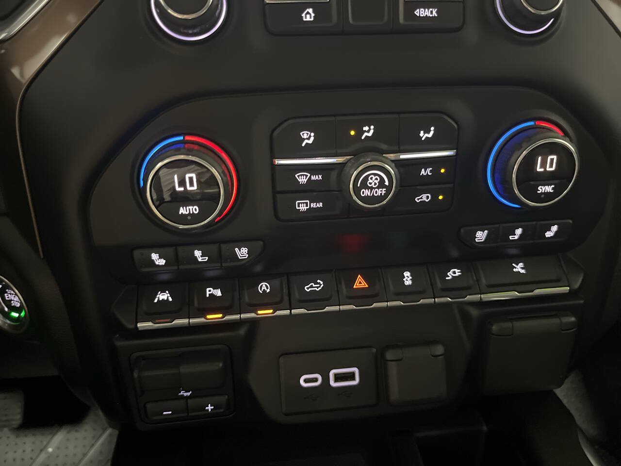 Used 2019 Chevrolet Silverado 1500 High Country w/ Technology Package AWD/4WD image 22
