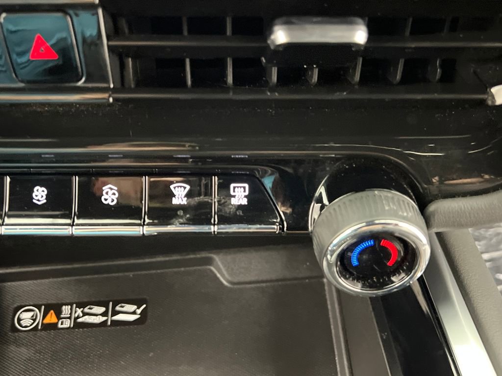 Used 2025 Chevrolet Suburban Z71 image 54