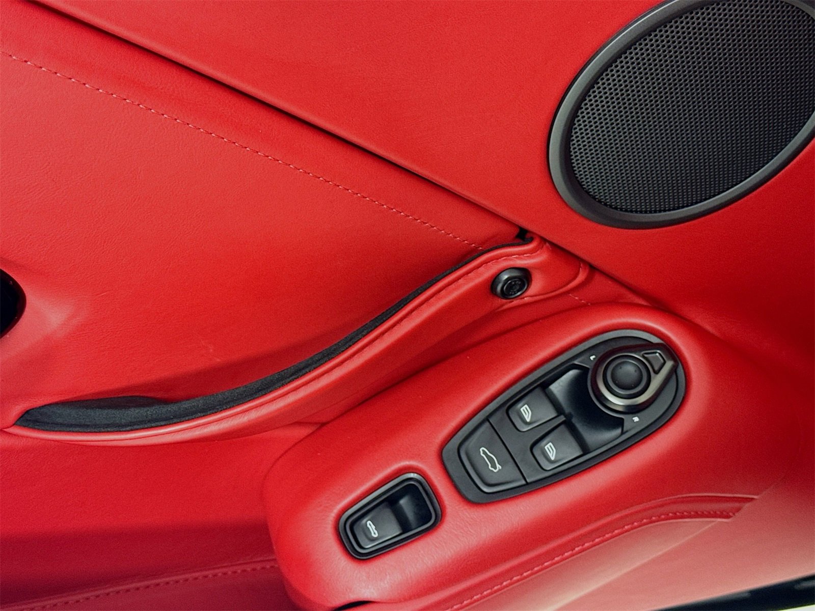 Used 2022 Aston Martin V8 Vantage Roadster image 16