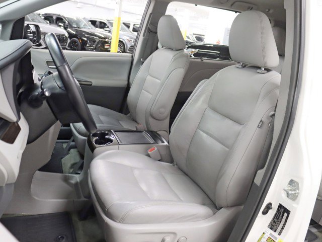 Used 2015 Toyota Sienna XLE w/ XLE Navigation Package image 22