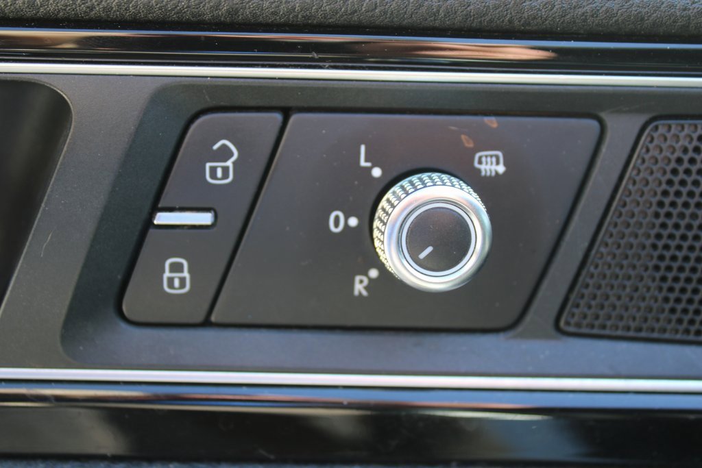 Used 2017 Volkswagen Touareg Wolfsburg Edition image 20