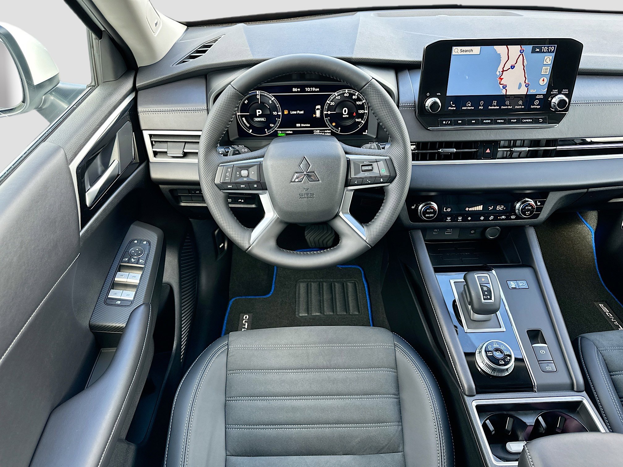 New 2025 Mitsubishi Outlander SE image 16