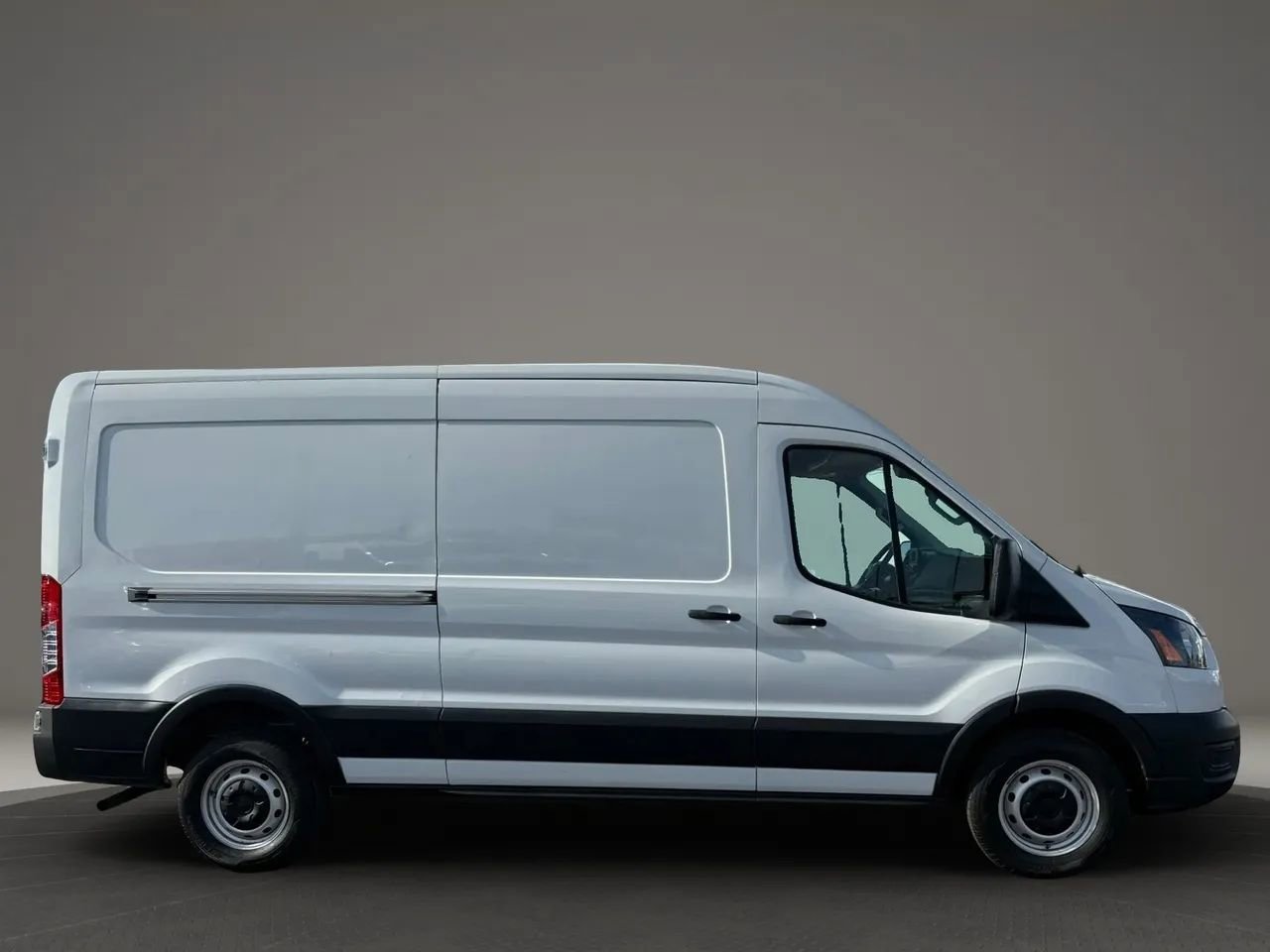 Used 2022 Ford Transit 250 Medium Roof RWD image 7