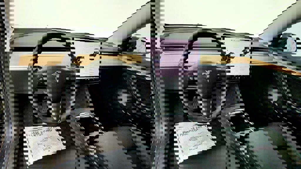 Used 2023 Tesla Model 3 Standard Range image 12