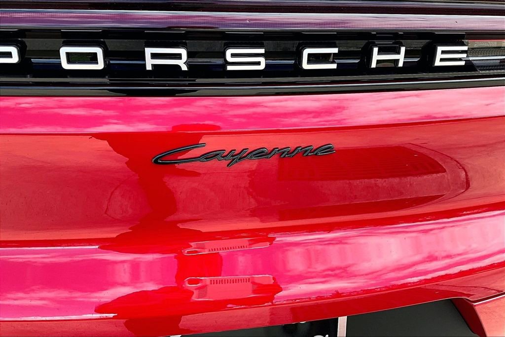 Used 2024 Porsche Cayenne AWD/4WD image 45