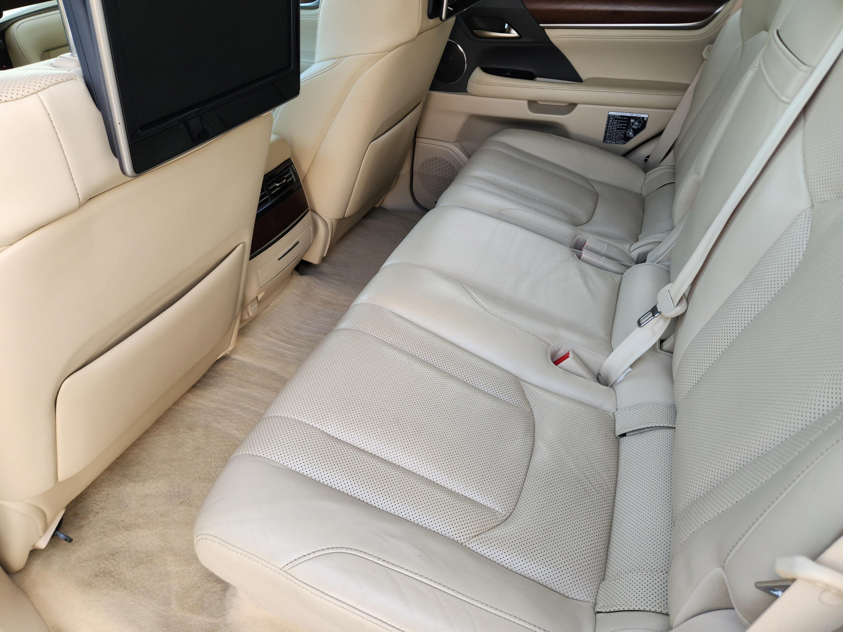 Used 2016 Lexus LX 570 4WD w/ Luxury Package image 28