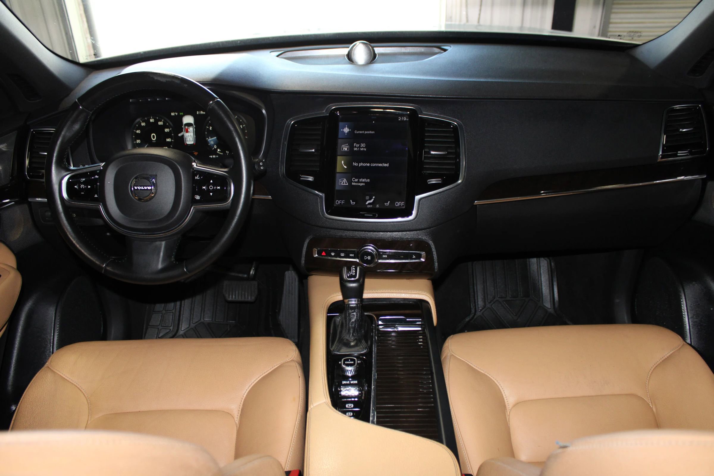 Used 2017 Volvo XC90 T6 Momentum w/ Vision Package AWD/4WD image 12