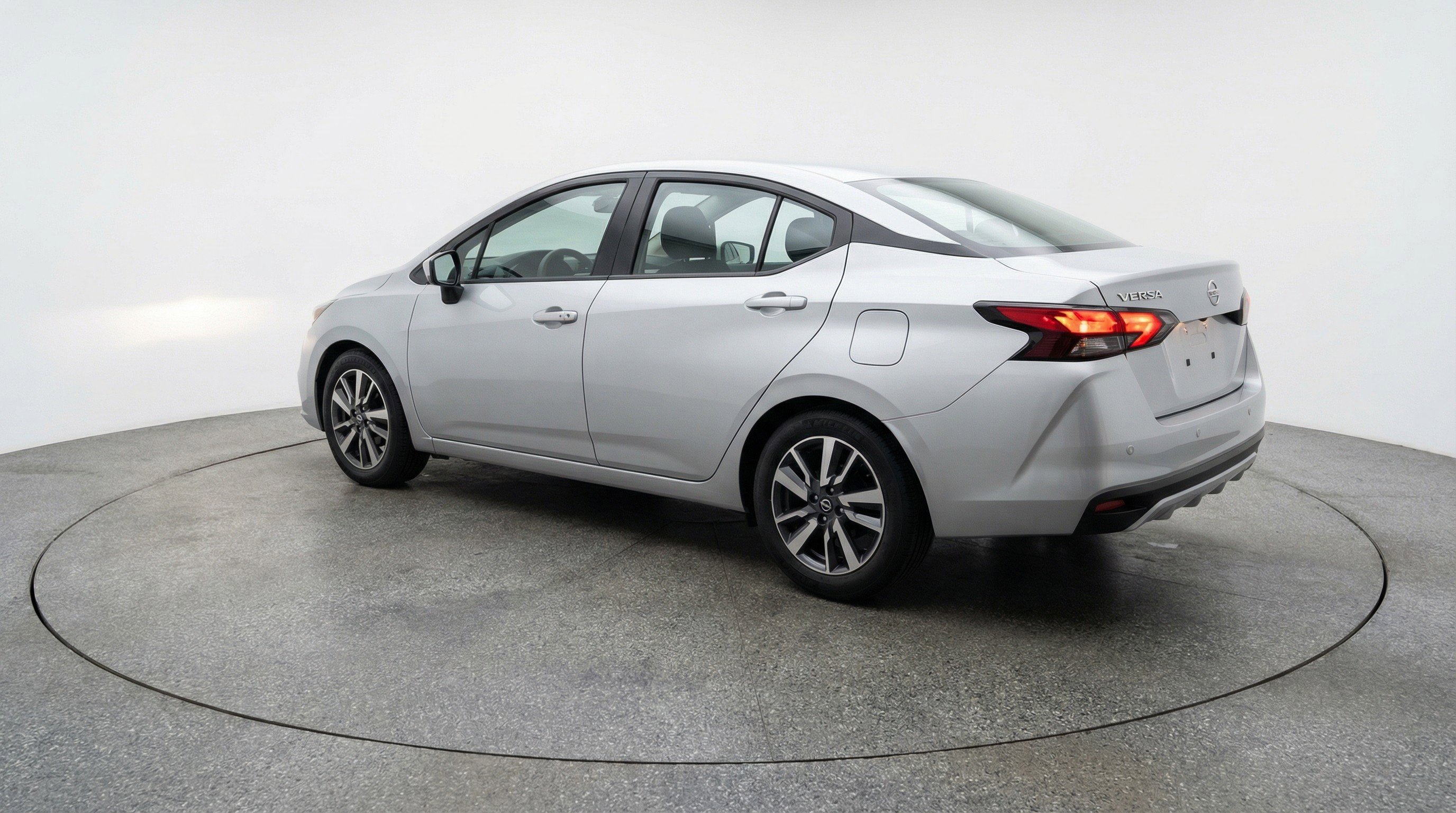 Used 2025 Nissan Versa SV image 6