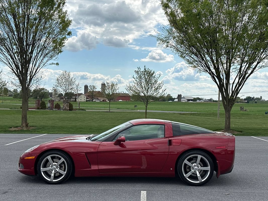 Used 2008 Chevrolet Corvette Coupe w/ Preferred Equipment Group RWD image 7