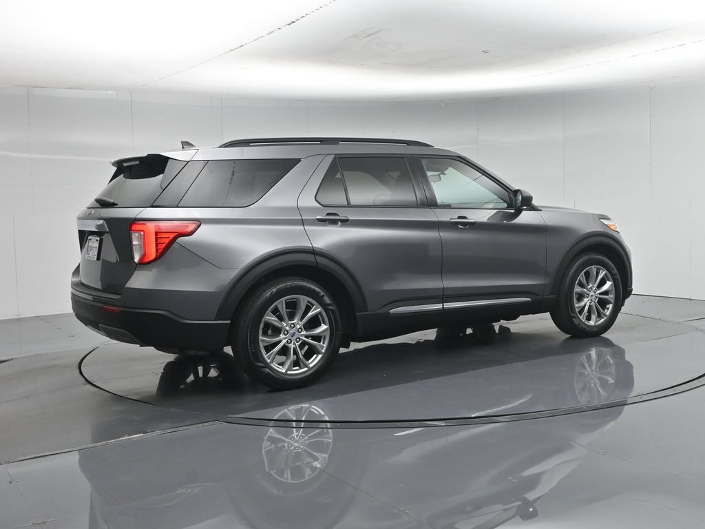 Certified 2021 Ford Explorer XLT w/ Equipment Group 202A RWD image 32
