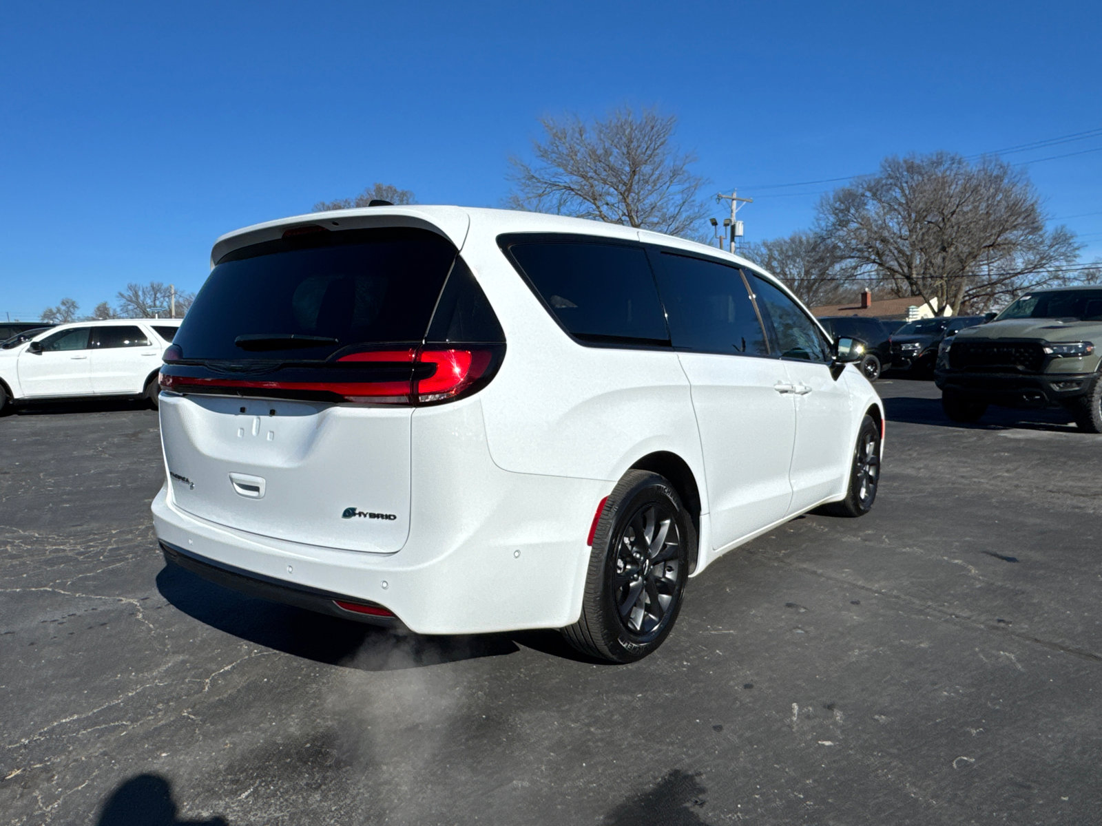 Used 2024 Chrysler Pacifica Limited image 5