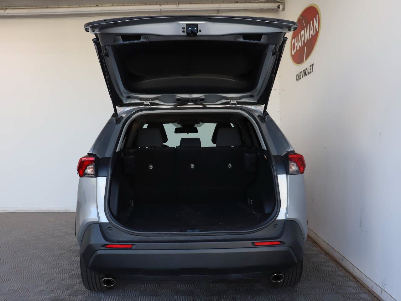 Used 2023 Toyota RAV4 XLE AWD/4WD image 5
