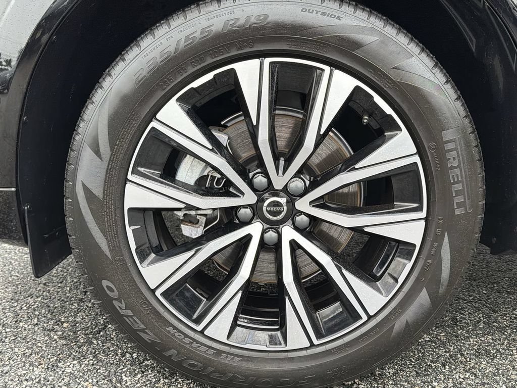 Certified 2024 Volvo XC60 B5 Plus w/ Protection Package Premier AWD/4WD image 10