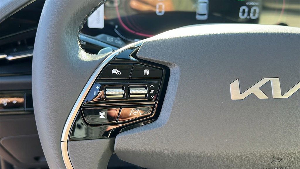 New 2025 Kia Niro EX image 18