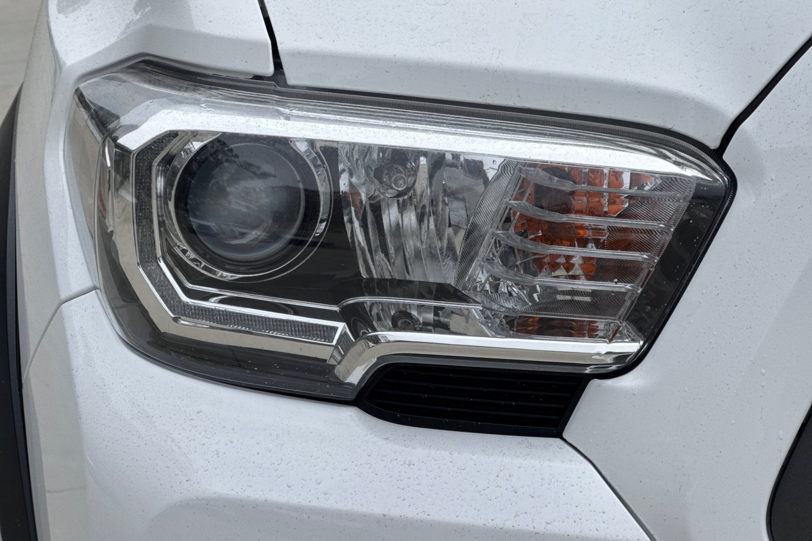 Used 2021 Toyota Tacoma TRD Off-Road w/ Technology Package AWD/4WD image 11