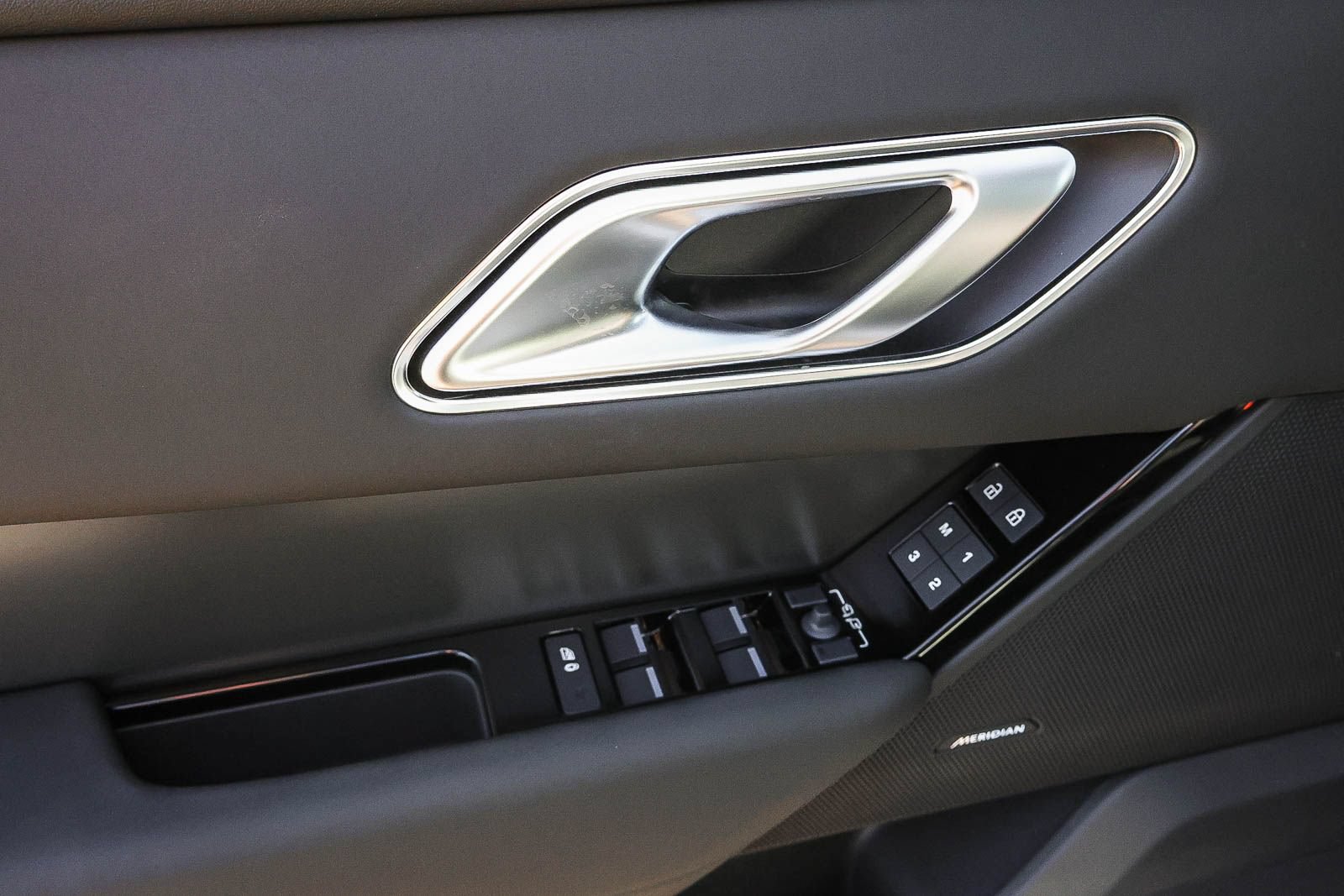 New 2026 Land Rover Range Rover Velar S AWD/4WD image 30