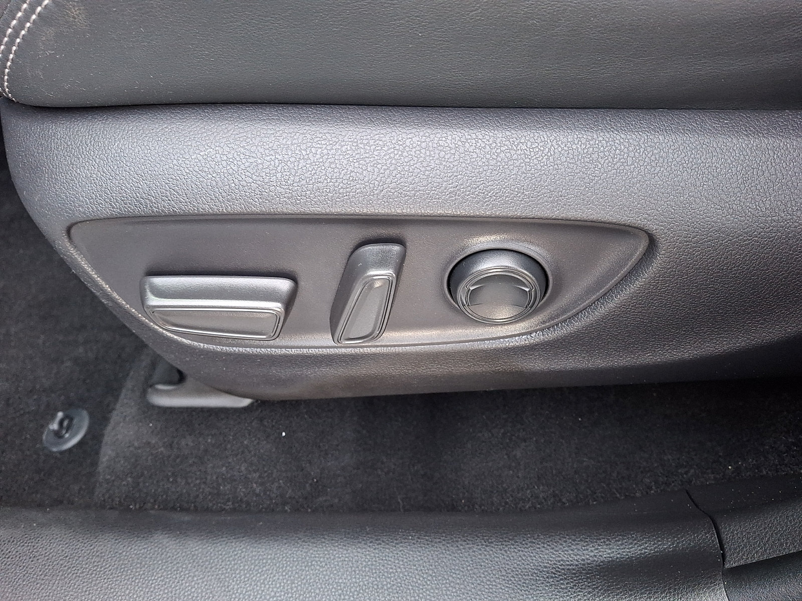 Used 2020 Toyota RAV4 Limited AWD/4WD image 16