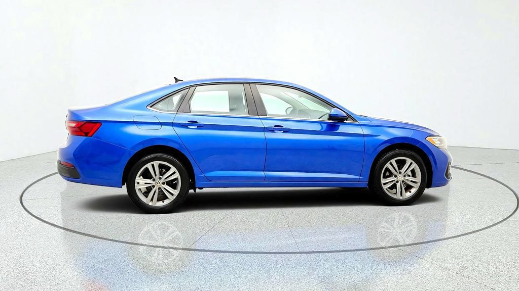 Used 2024 Volkswagen Jetta SE FWD image 4
