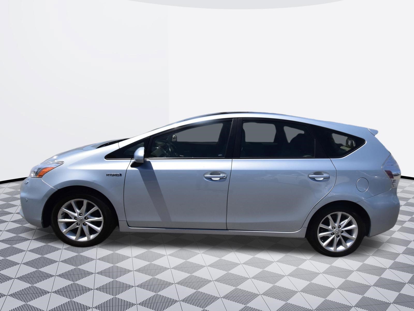 Used 2014 Toyota Prius V Five FWD image 3