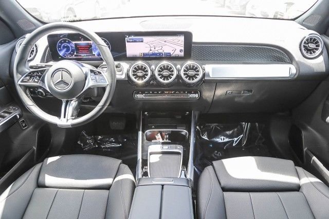 Used 2024 Mercedes-Benz EQB 300 4MATIC image 12