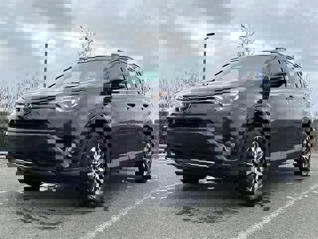 Used 2017 Toyota RAV4 XLE image 18