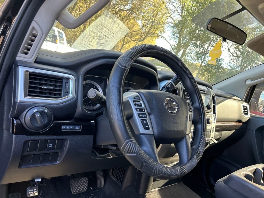 Used 2017 Nissan Titan SV image 10