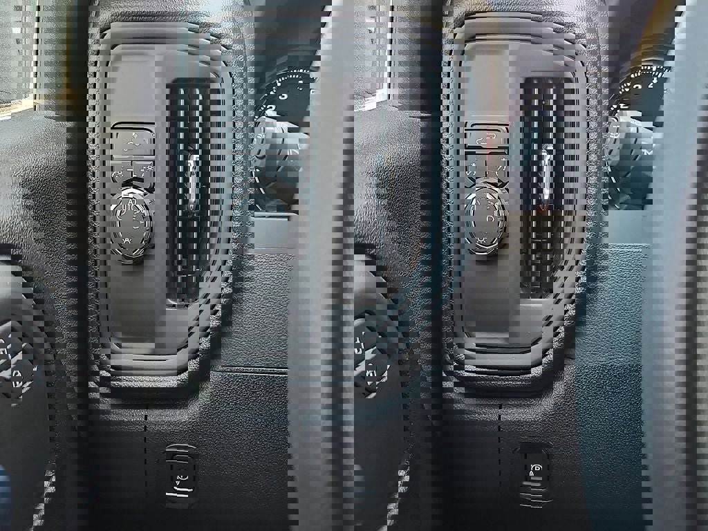 Used 2025 Chevrolet Silverado 1500 Custom RWD image 25