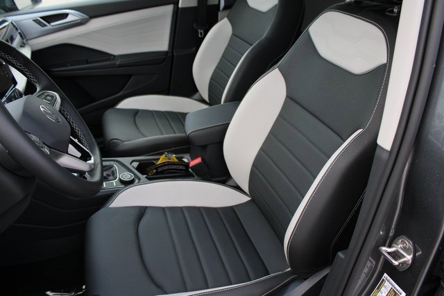 New 2025 Volkswagen Taos SEL image 6