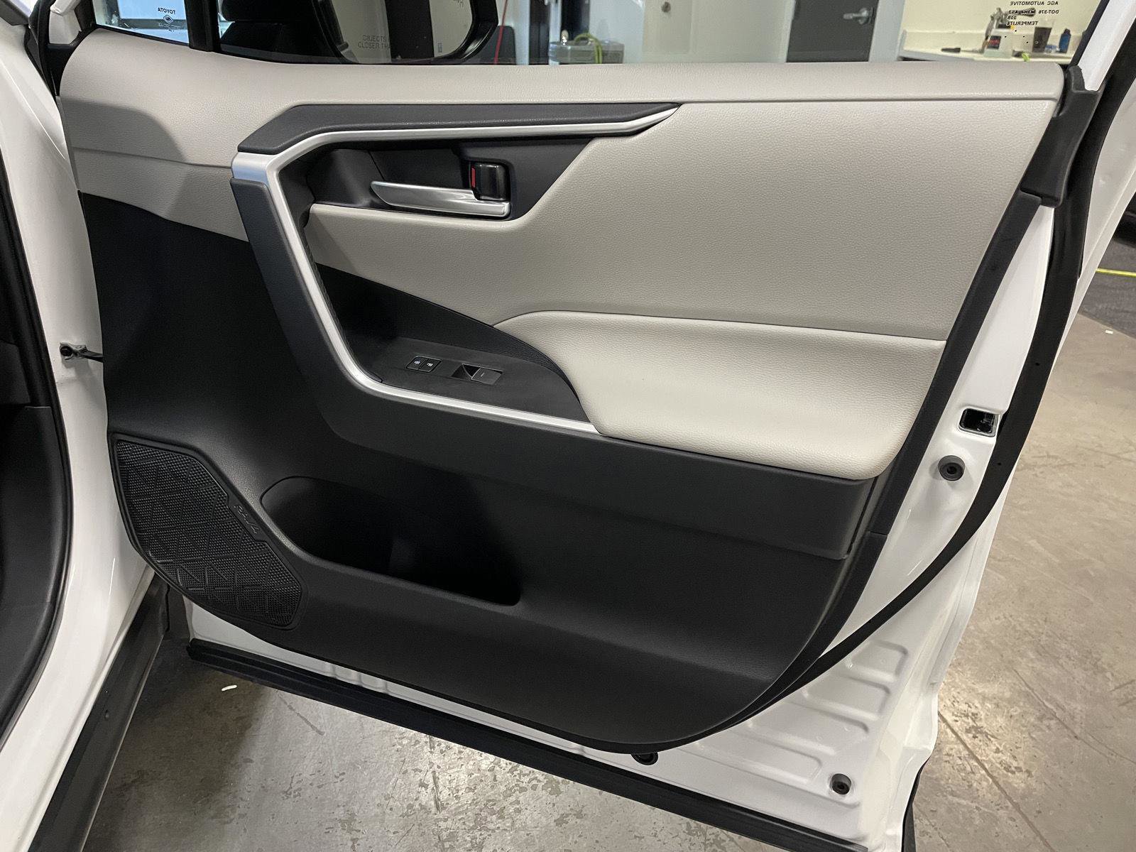 Used 2024 Toyota RAV4 XLE w/ Convenience Package image 23