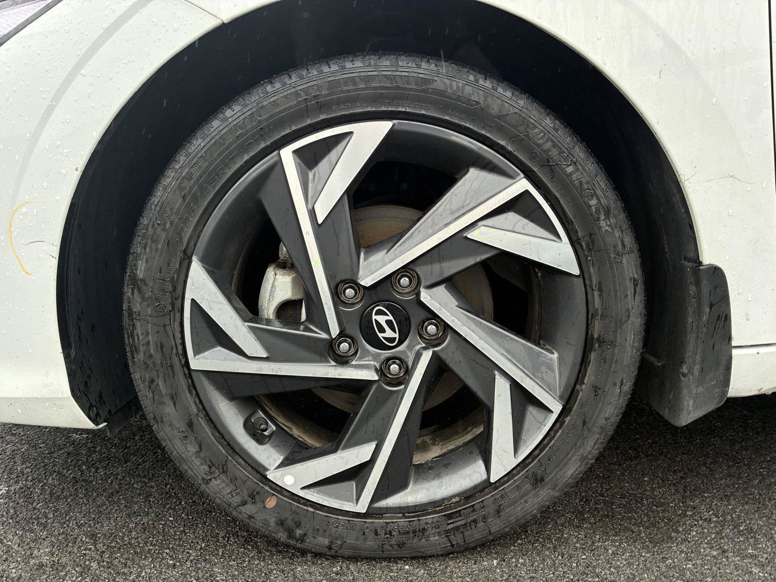 Used 2025 Hyundai Elantra SEL FWD image 23