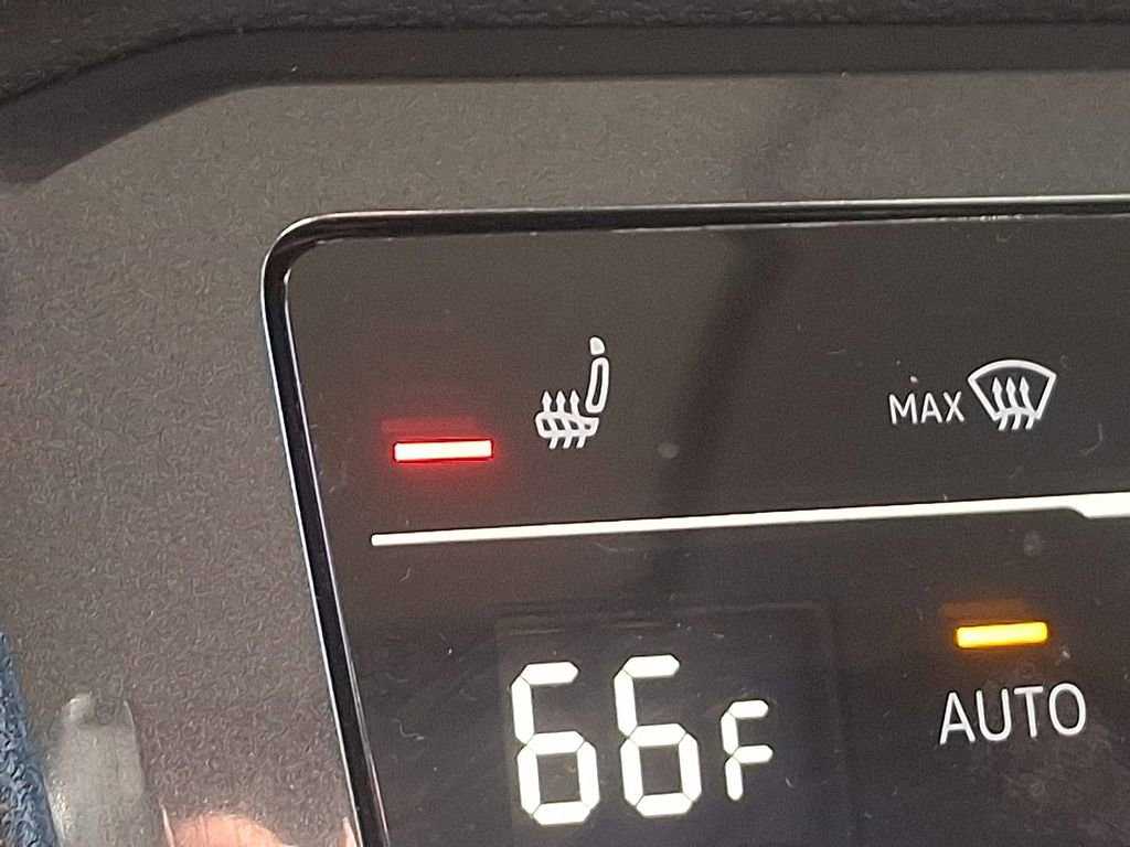 Used 2022 Volkswagen Tiguan SE image 25