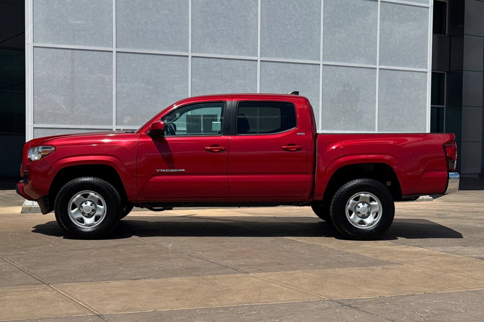 Used 2022 Toyota Tacoma SR5 RWD image 7